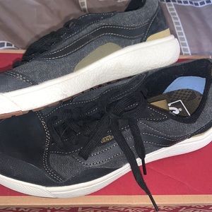 Vans UltraRange Exo Michael February Special edition, Woman’s US 8, Black/Gray